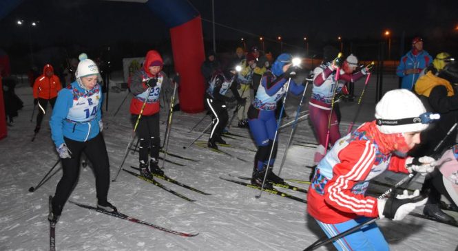 Журналисты газеты «В краю родном» организовали ночную лыжную гонку, посвящённую Олимпиаде в Пекине