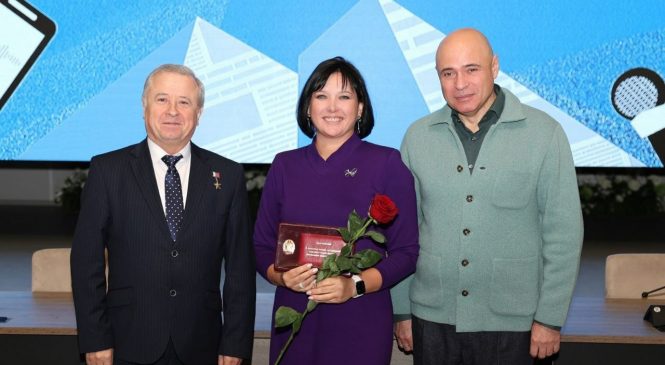 В ПРАВИТЕЛЬСТВЕ ЛИПЕЦКОЙ ОБЛАСТИ ЧЕСТВОВАЛИ ЖУРНАЛИСТОВ