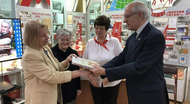 БОЛЬШЕ КНИГ — ХОРОШИХ И РАЗНЫХ